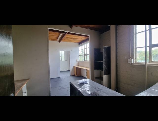 260M² OFFICE TO LET IN QUEENSMEAD INDUSTRIA